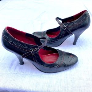 EUC RARE daniblack berry & black stiletto 3” heels pumps like new 7 gala wedding